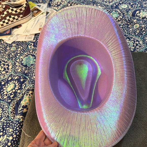 Holographic cowboy hat - Picture 4 of 4